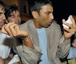 Cricketer Younas Khan Ran Away From the Airport After Seeing Media