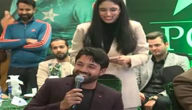 Zainab Abbas moved behind M Rizwan when she felt that Rizwan is uncomfortable due to her presence