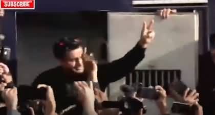 Zulfi Bukhari entered in Police van making victory sign